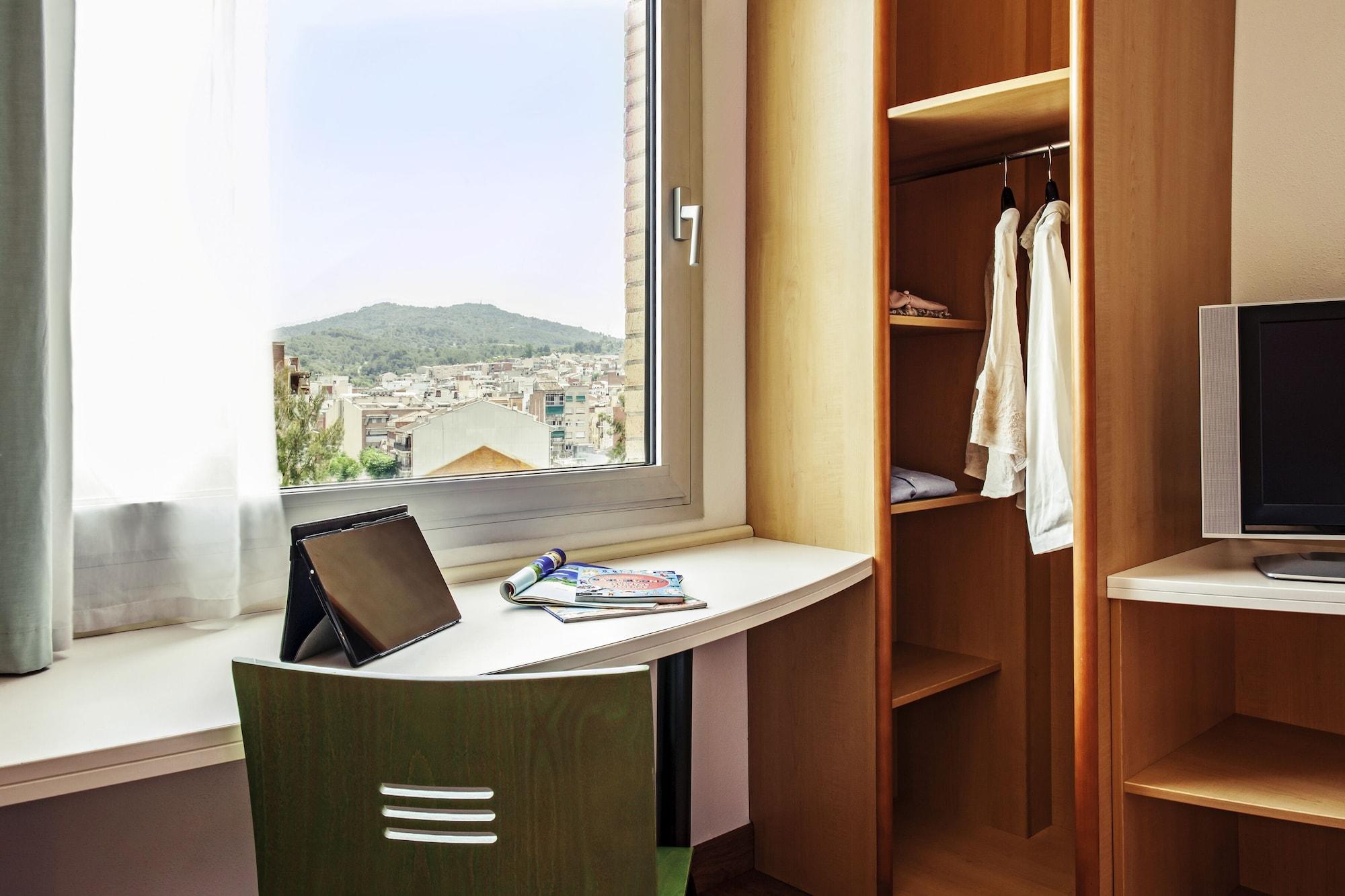 Ibis Barcelona Molins De Rei Otel Dış mekan fotoğraf