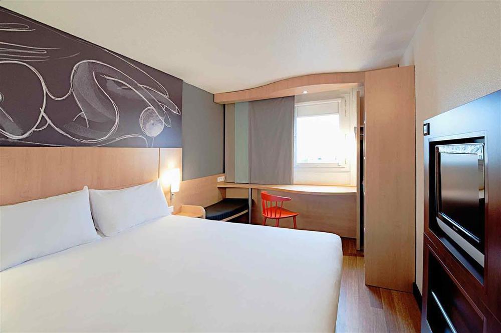 Ibis Barcelona Molins De Rei Otel Dış mekan fotoğraf