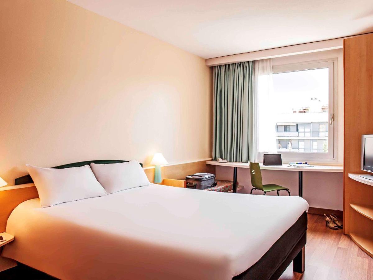 Ibis Barcelona Molins De Rei Otel Dış mekan fotoğraf